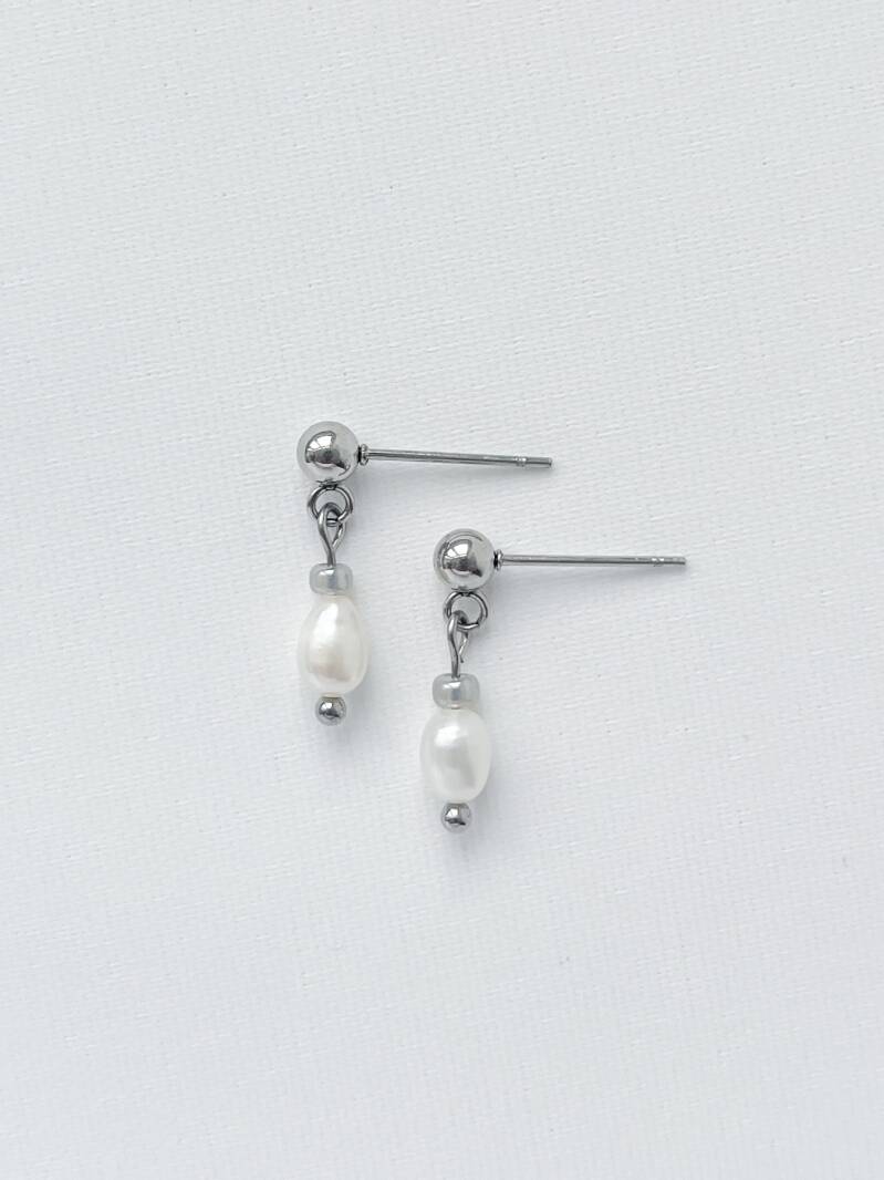 Kinder oorbellen Pearl Glow – Stainless steel met zoetwaterparel & zilver