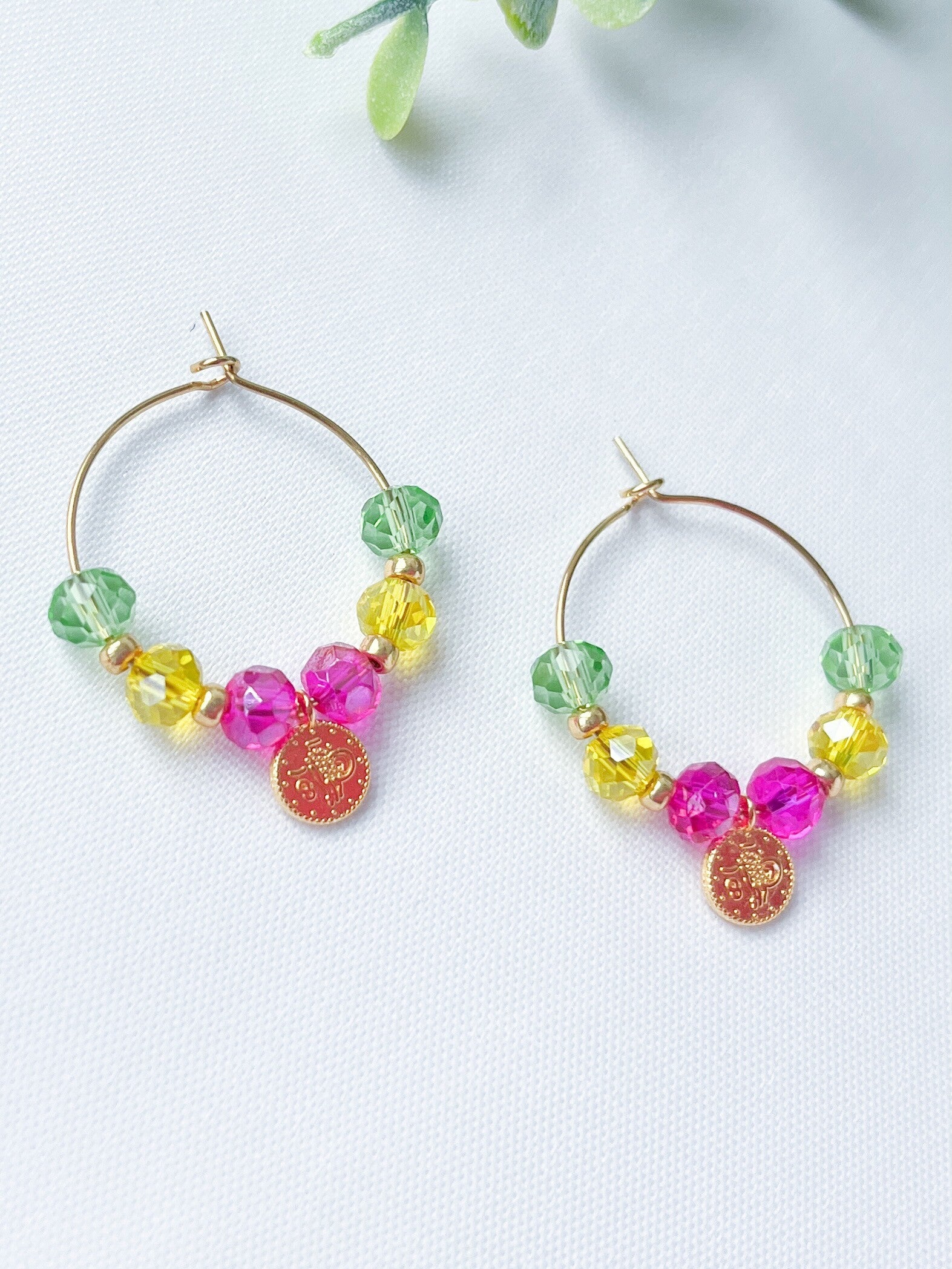 Oorbellen dames met bedeltje - groen geel roze