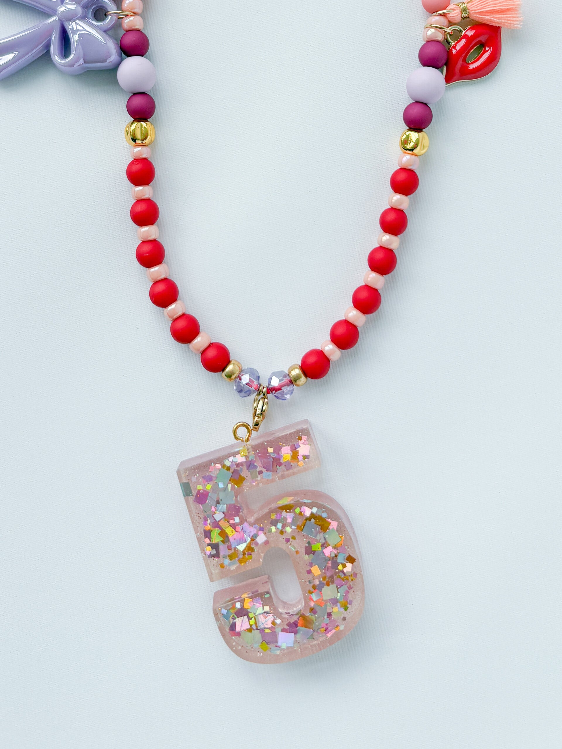 Handgemaakte cijfer bedel van epoxy met glitters 