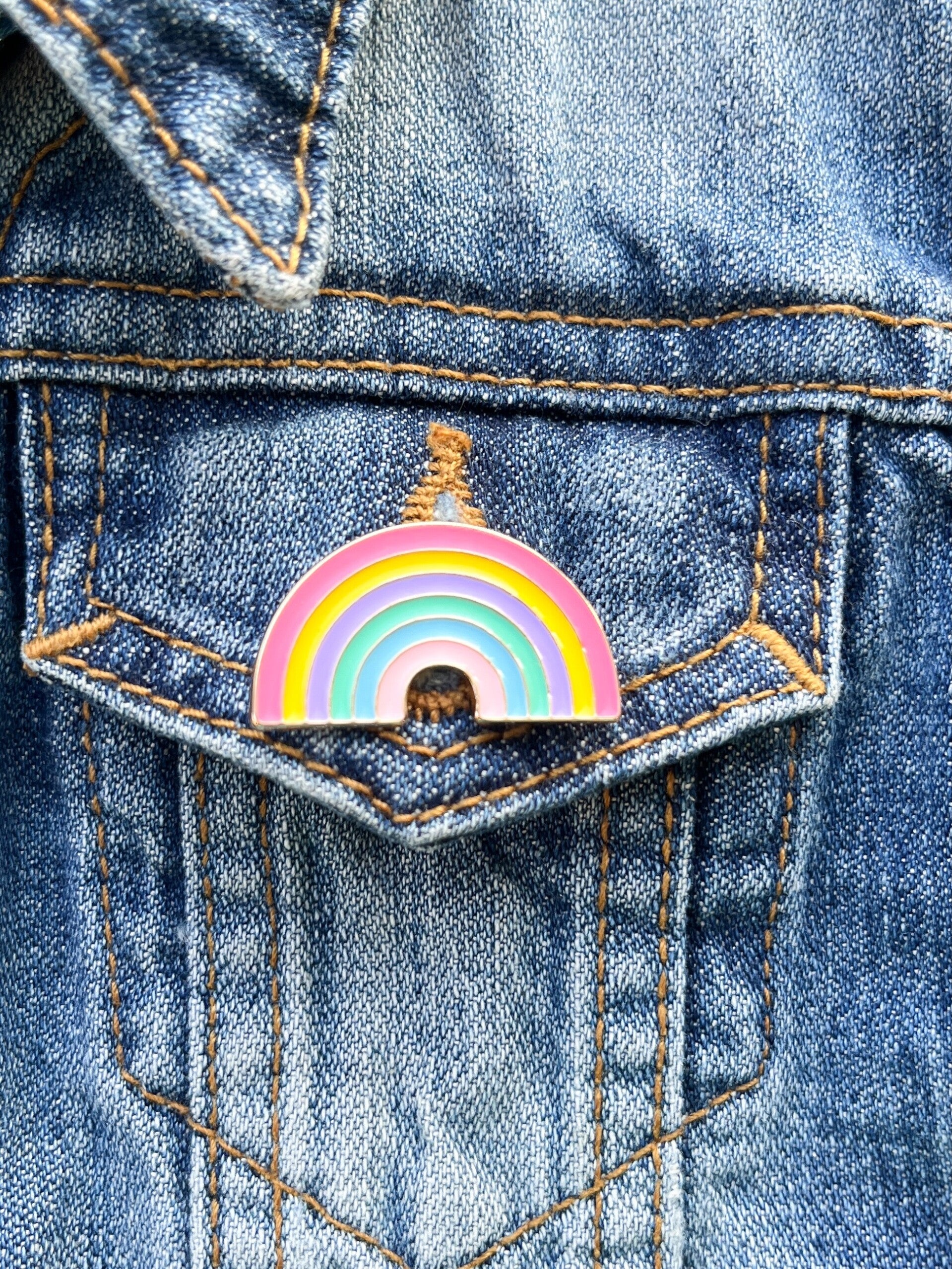 Pin  – Regenboog Pin voor kinderen & dames