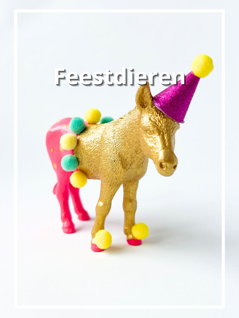 Uniek handgeschilderd feestdier met feesthoedje – vrolijk verjaardagscadeau voor kinderen.