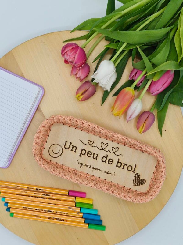 Plumier ouvert - un peu de brol