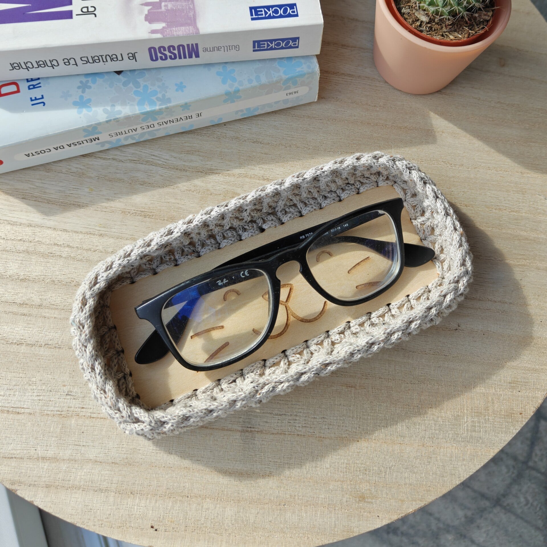 Panier à lunettes – Bois & crochet - yeux chat