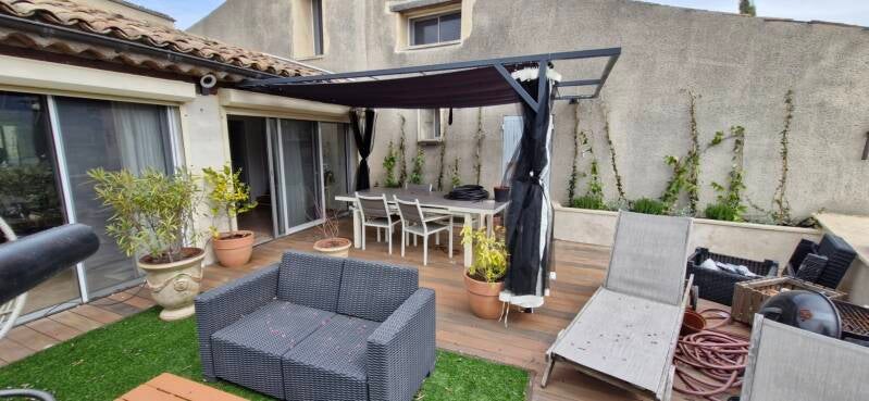 Création pergolas, jardinières et pose du plancher en composite