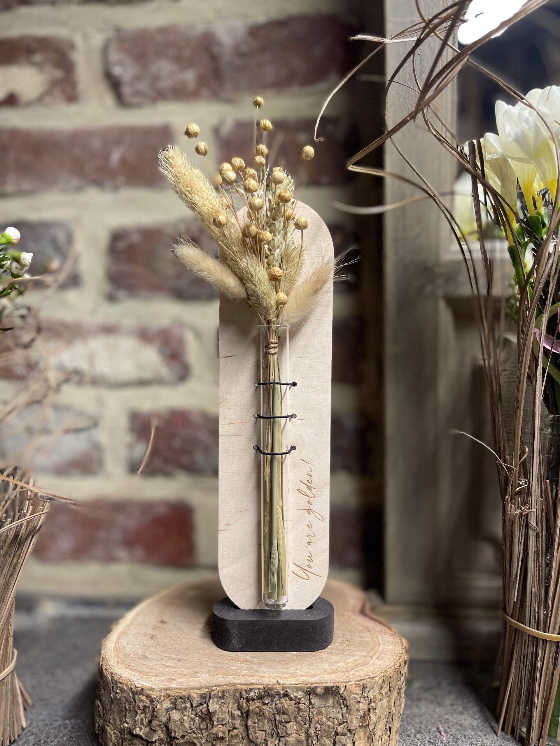 Houten bloemenhouder met elastiekjes