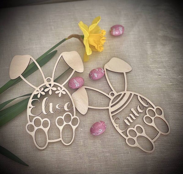 Paashanger met uitgesneden naam