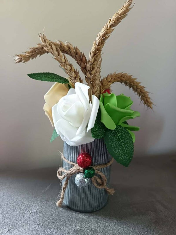 pot de fleurs avec 7 brins de blés et fleurs artificielles