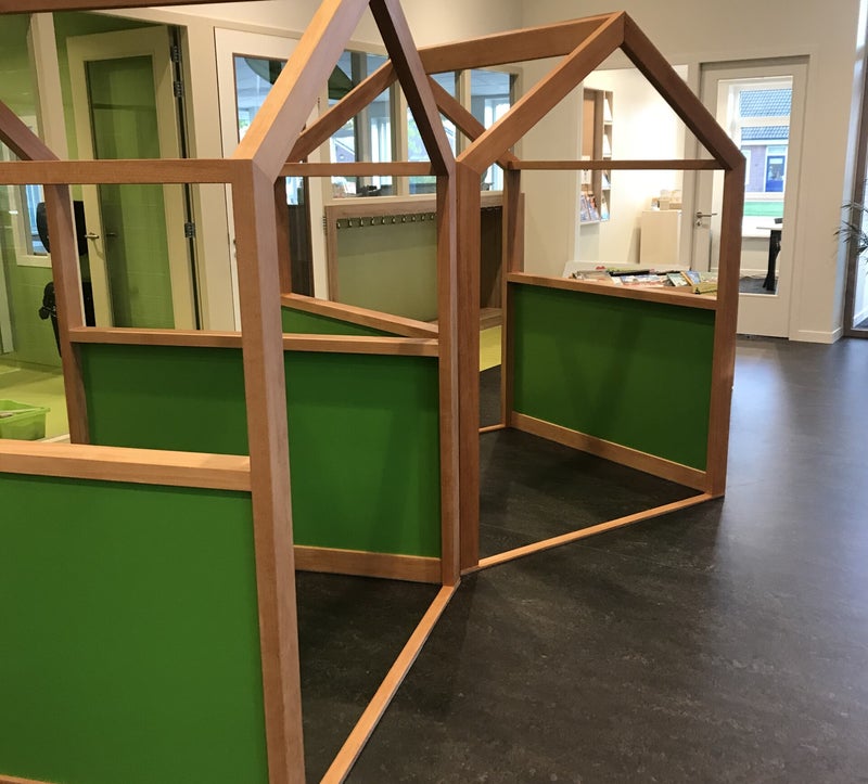 Leerplein school meubilair -Speelhuisjes - Wiekslag Schildwolde schoolmeubilair op maat. Uitgevoerd in beukenhout.
