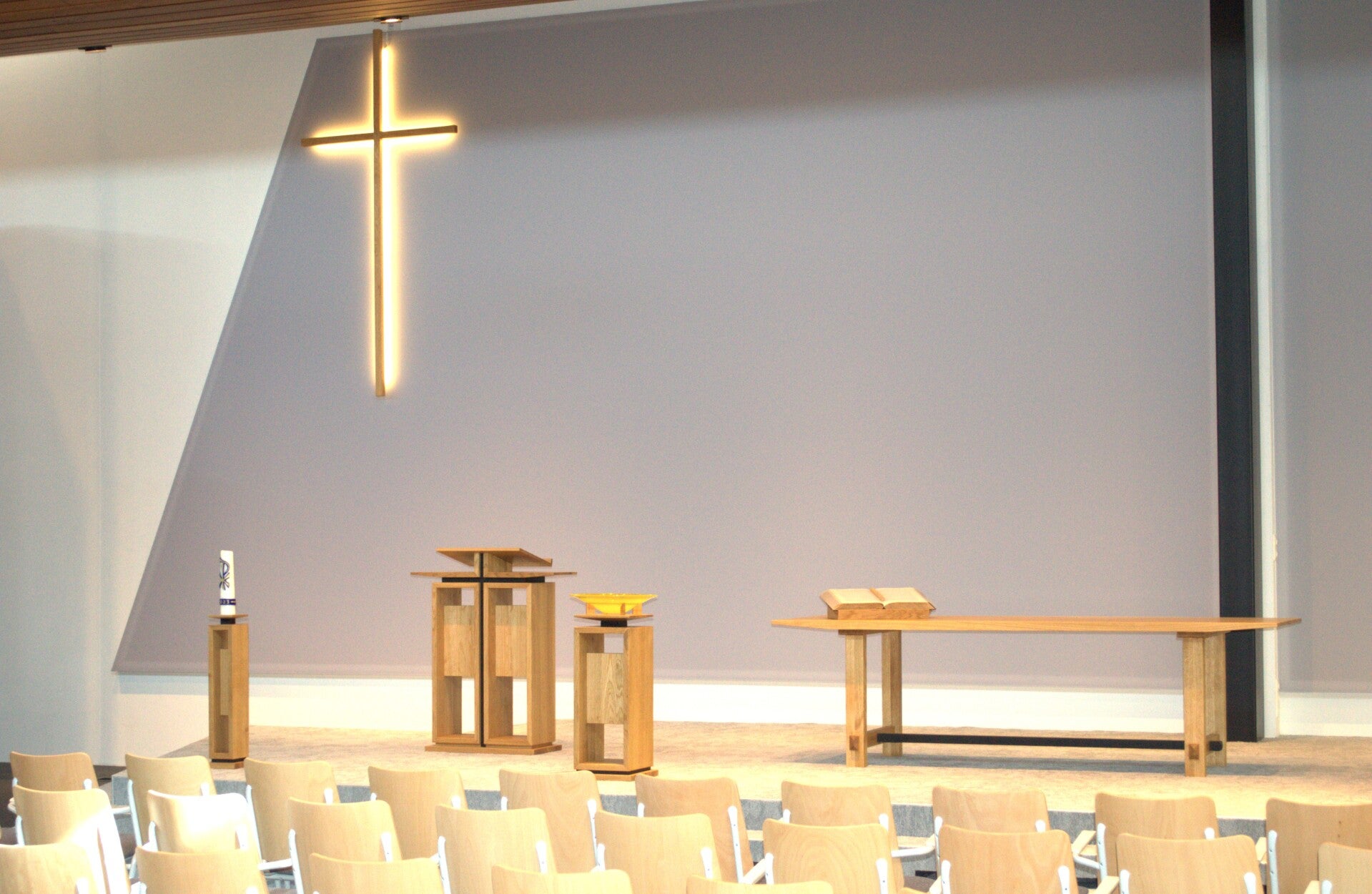 Liturgisch centrum - maatwerk in eikenhout