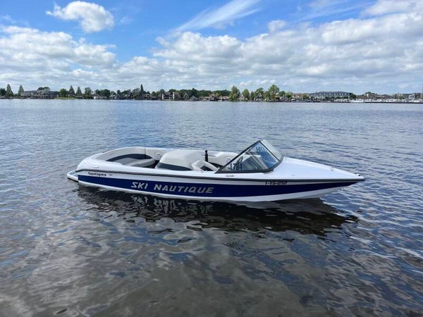 Correct Craft Ski Nautique GT-40 V8