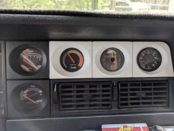 VOLVO 240 mittaripidike