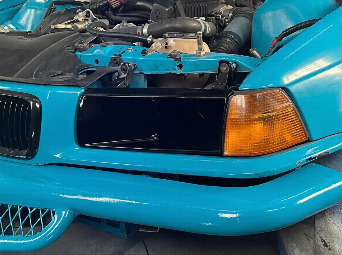 BMW E36 ajovalojen ilmanottoaukko