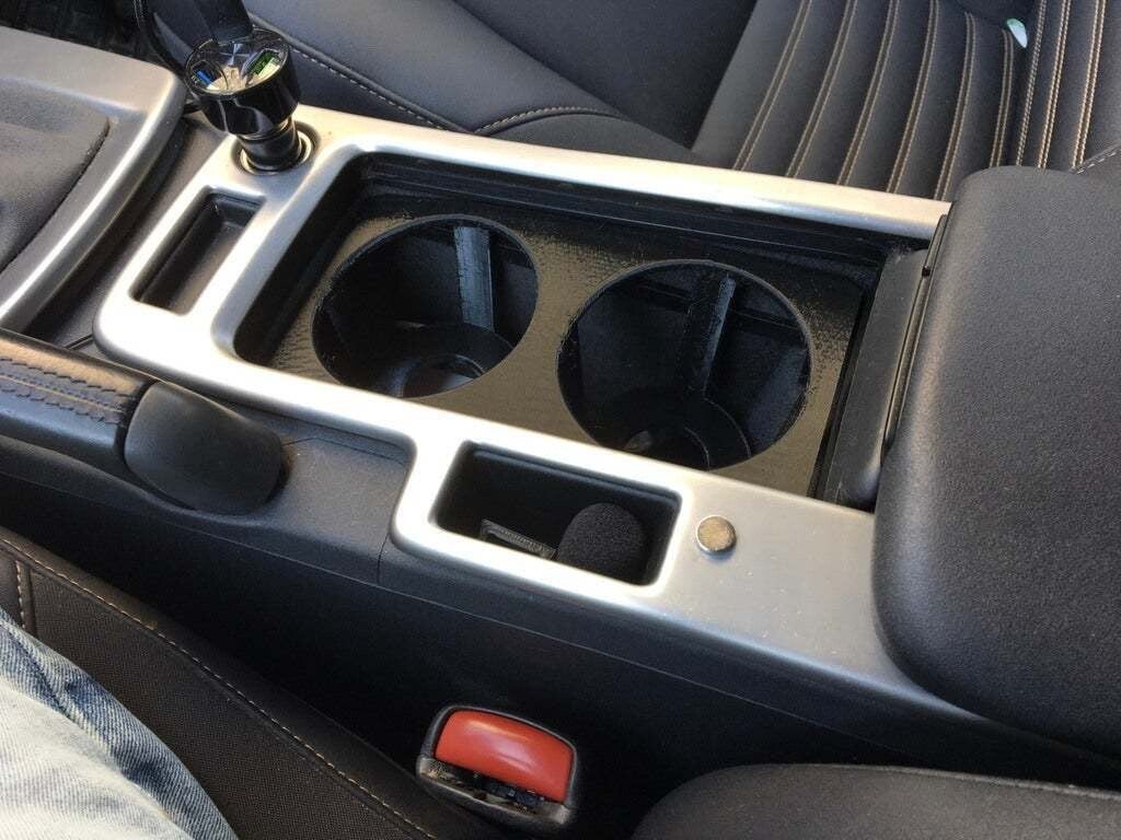 VOLVO V50 juomapidike