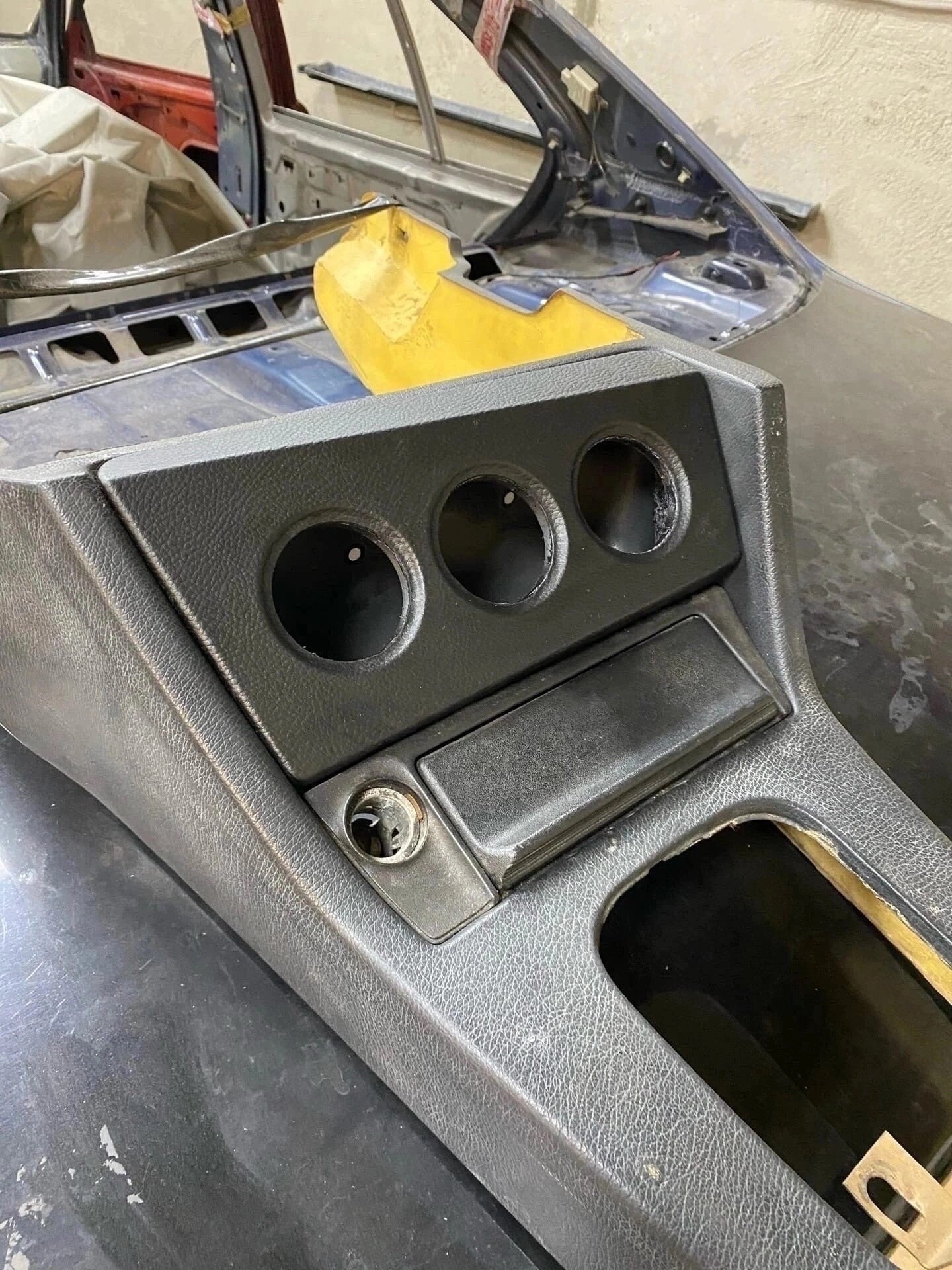 BMW E30 mittaripidike