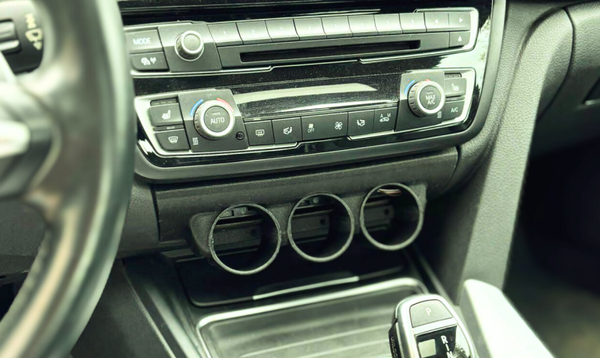 BMW F32 mittariston kiinnike