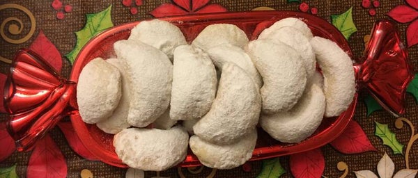 Hungarian Crescent Cookies (Hókifli)