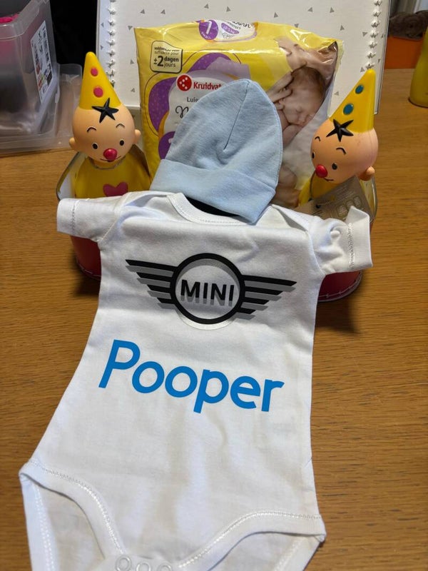 babykoffer met body en muts