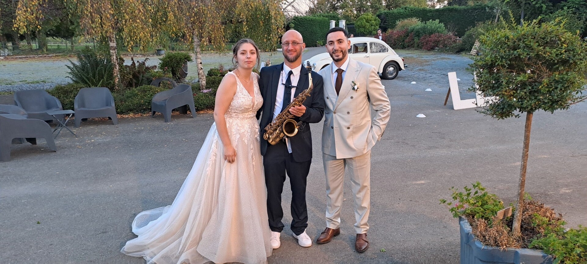 Mariage cérémonie et cocktail de mariage accompagnés au saxo.jpg