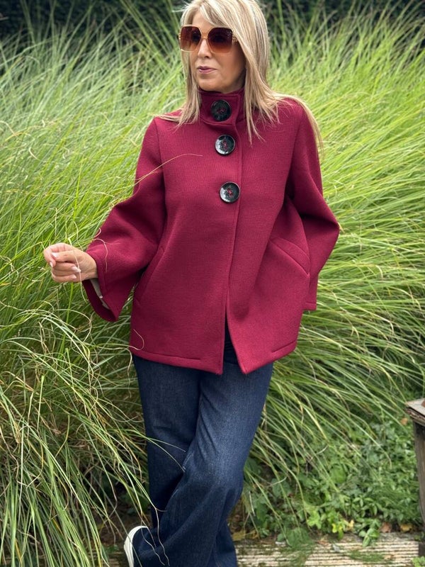 Jas burgundi met grote knopen Lia