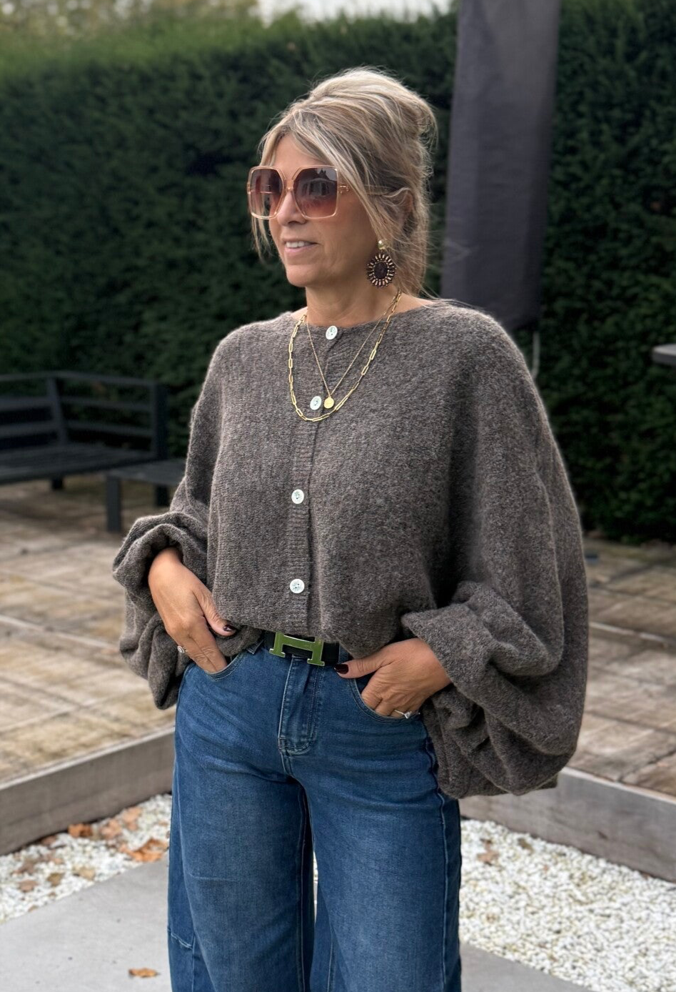 Oversized trui  met knoopjes taupe
