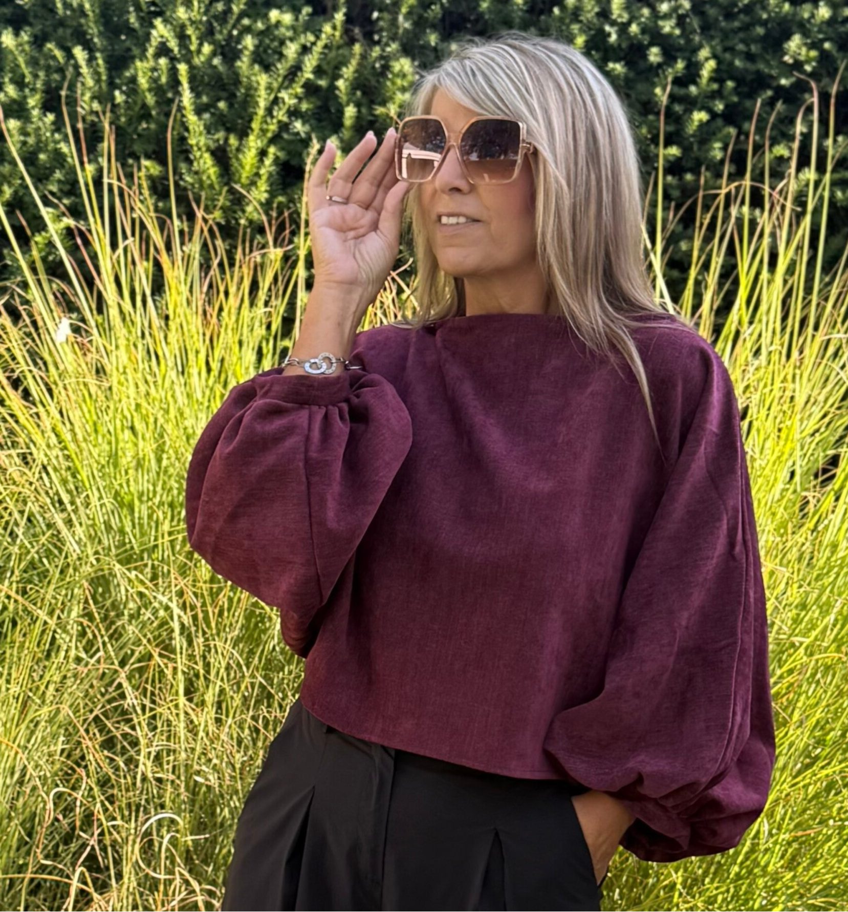 blouse in velvetstofje met gefronste ballonmouw bordeaux