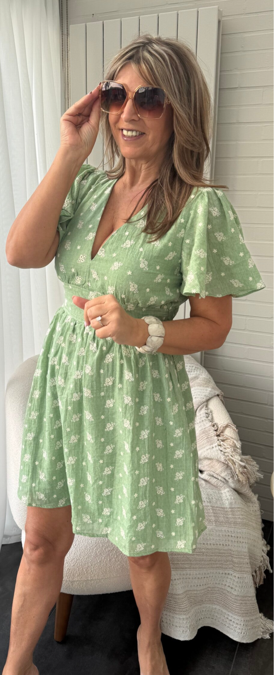 Kleedje munt met bloem broderie