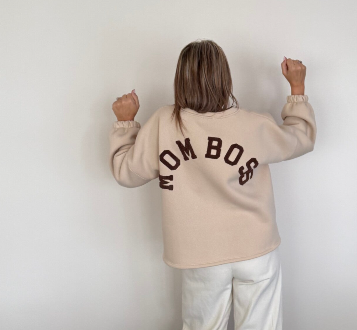 Sweater MOMBOSS beige met choco letters