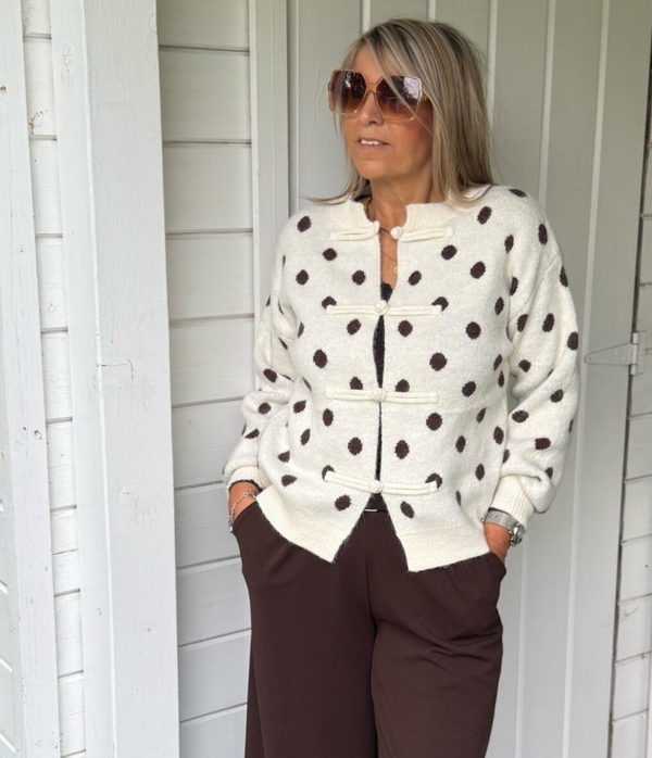 Trui met bruine stippen