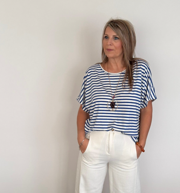 T-shirt met ronde kraag en ketting blauw