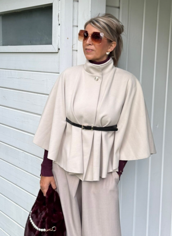 Jasje met ceintuurtje ecru