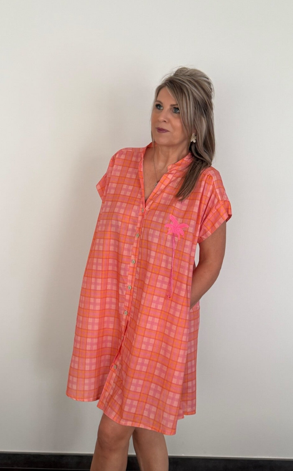 Geruit kleedje oranje/rood en knoopjes vooraan