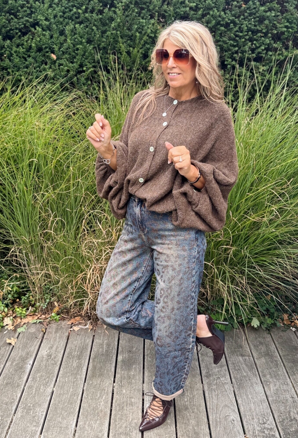 Oversized trui ecru met knoopjes choco