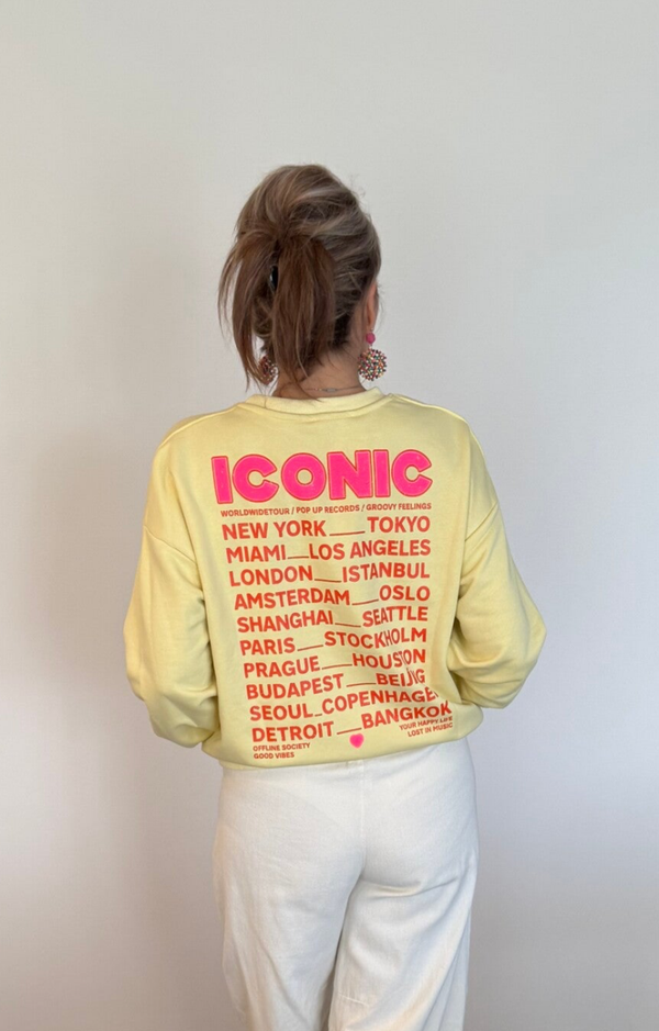 Sweater iconic geel