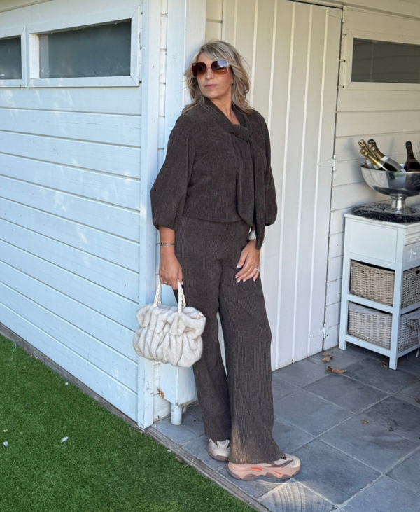 Setje velours marron met sjaaltje (broek en top)