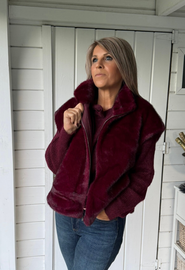 Faux fur burgundi