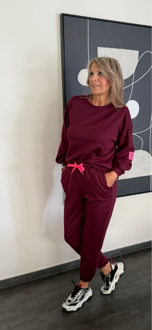 Homesetje burgundi life isn't perfect