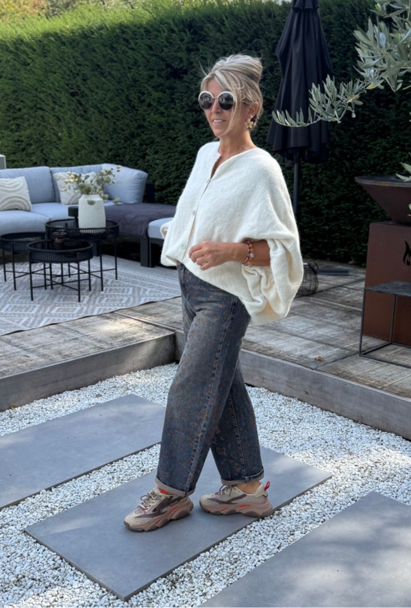Oversized trui ecru met knoopjes ecru