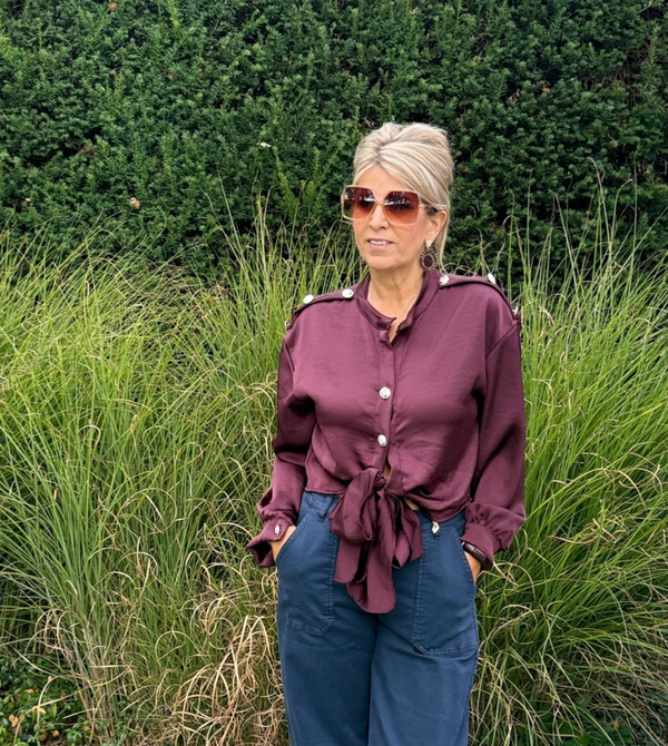 Blouse burgundi met knoopjes en striklintje