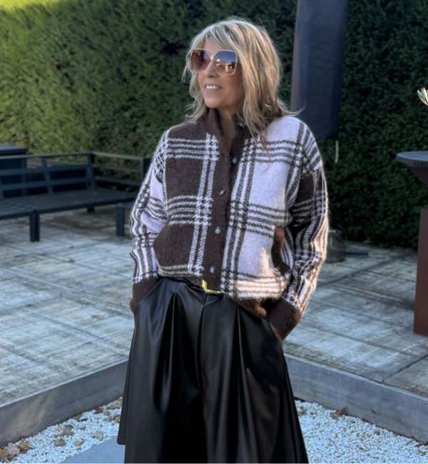 Trui bruin met lichtroze ruit