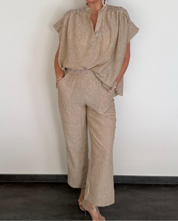 Linnen blouse met schouderdetail  Sanne