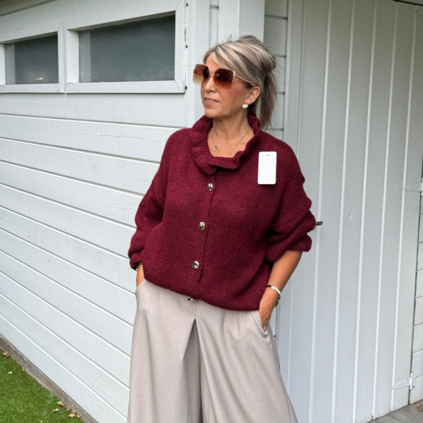 Trui burgundi met frons aan de kraag en mouwen