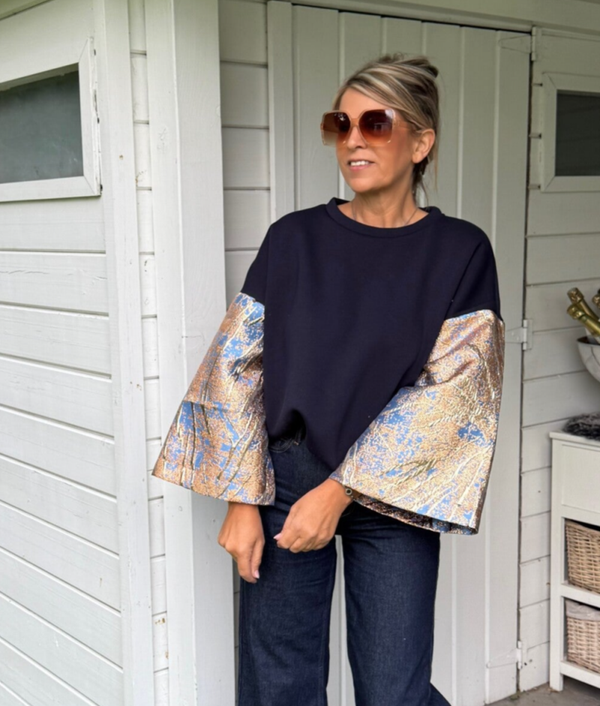 Sweater blauw met wijde mouwen lightblue