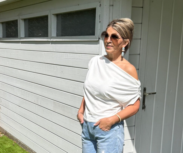 t-shirt open shoulder wit