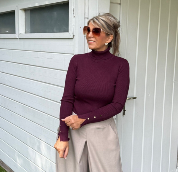 Souspull met knoopjes aan de mouwen burgundi