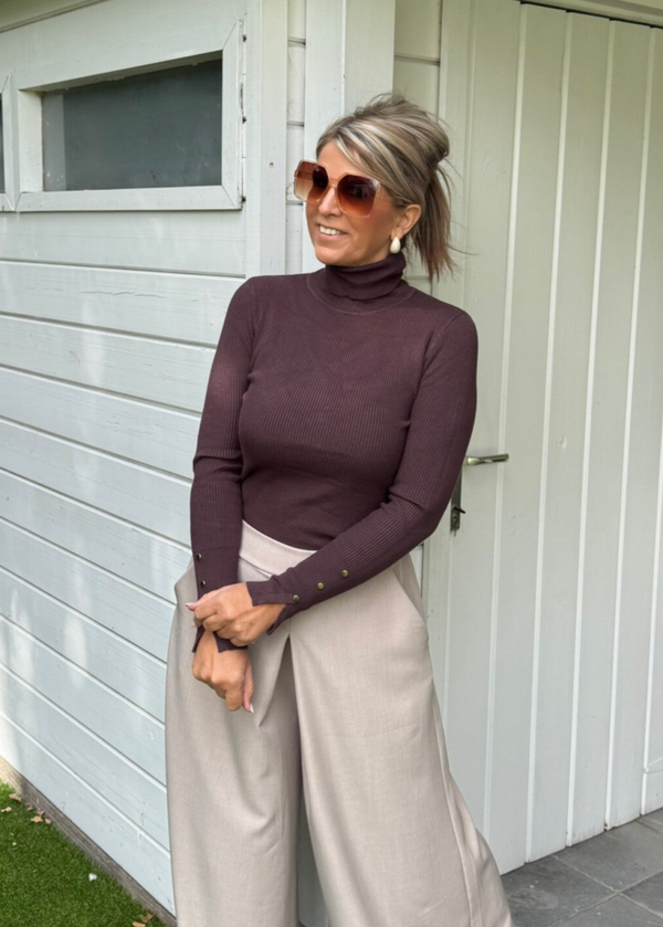 Souspull met knoopjes aan de mouwen marron