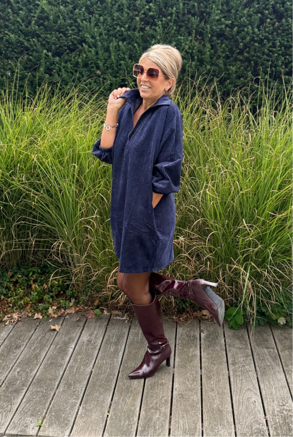 Kleedje in velvet stofje met kraagje blauw