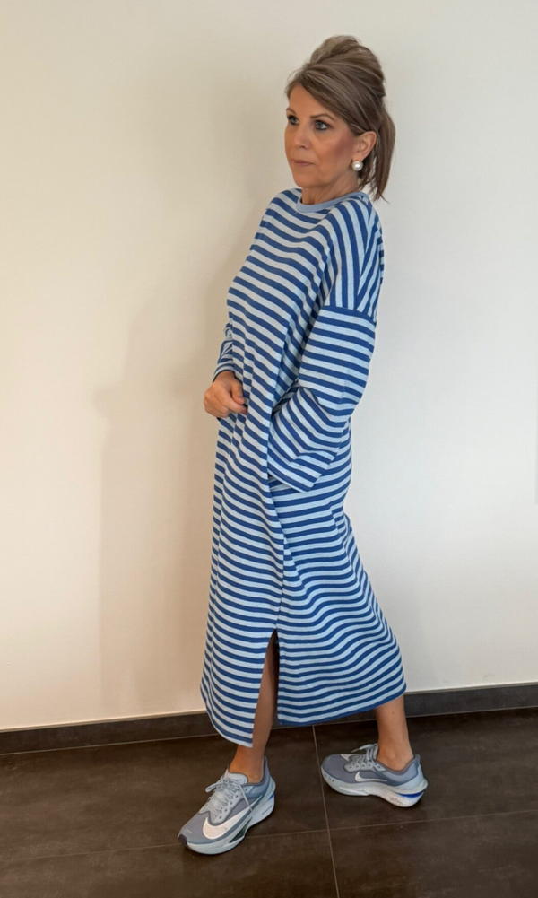 Kleedje sweaterstof streepje  blauw/lichtblauw