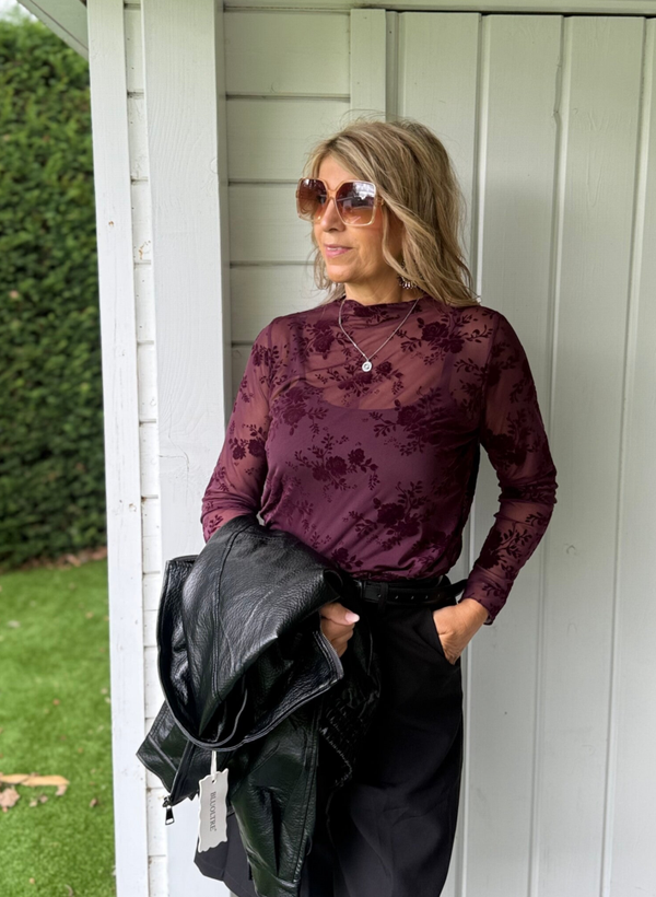 Lace top burgundi