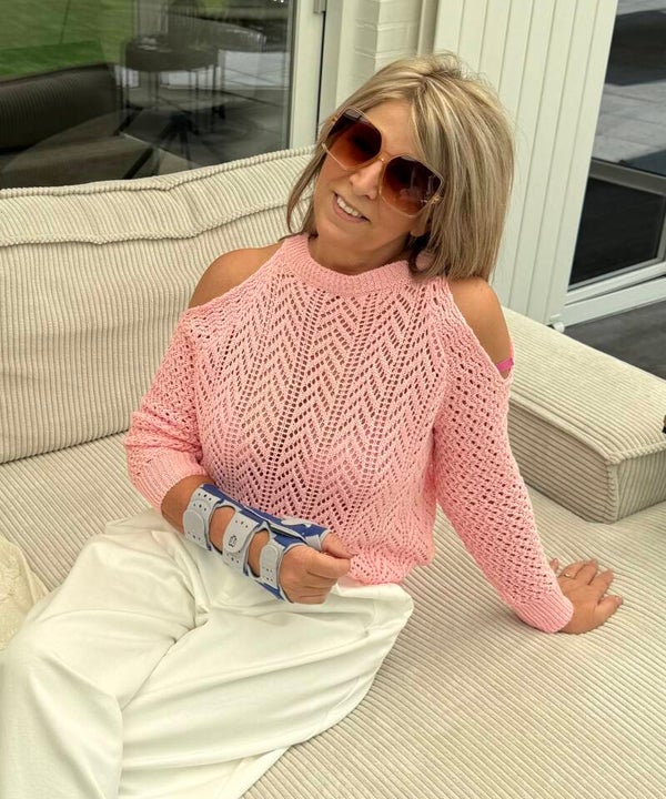 Trui met open schouders Febe pink