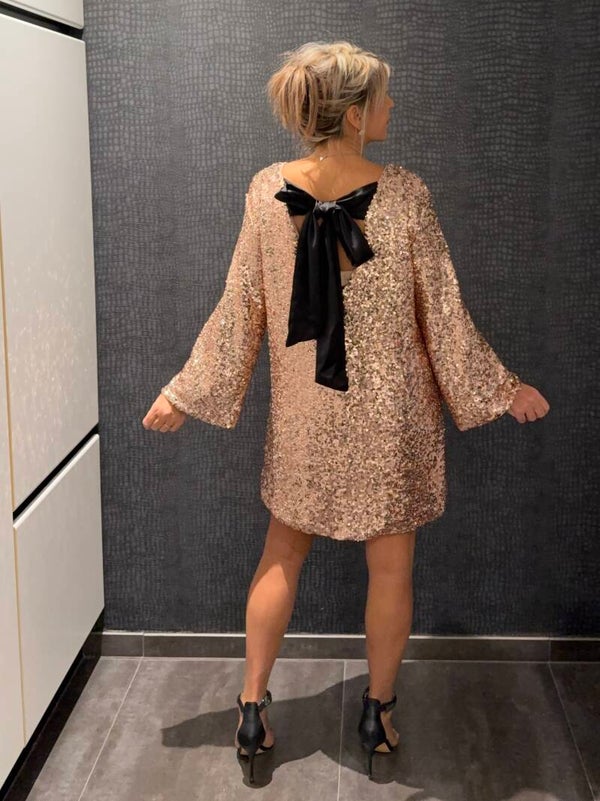 Kleedje pailletjes en strik op rug Naomé rose
